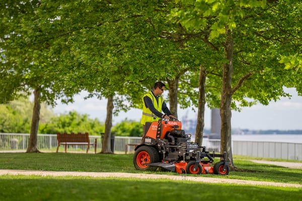 Kubota SZ26NC-61-2 Stand on Mower